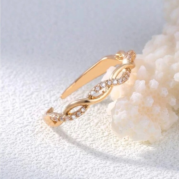 GOLD CUBIC ZIRCONIA TWIST CUFF RING - Picture 1 of 4